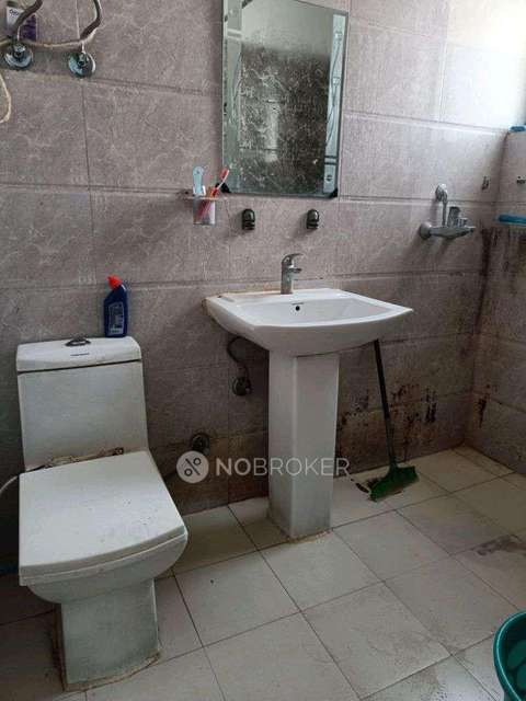 2 BHK Flat In Acecity For Sale  In Bisrakh Jalalpur