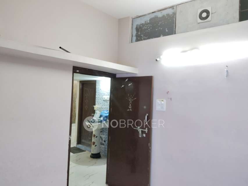 2 BHK Flat In Sri Janapriya Castle For Sale  In Adikmet
