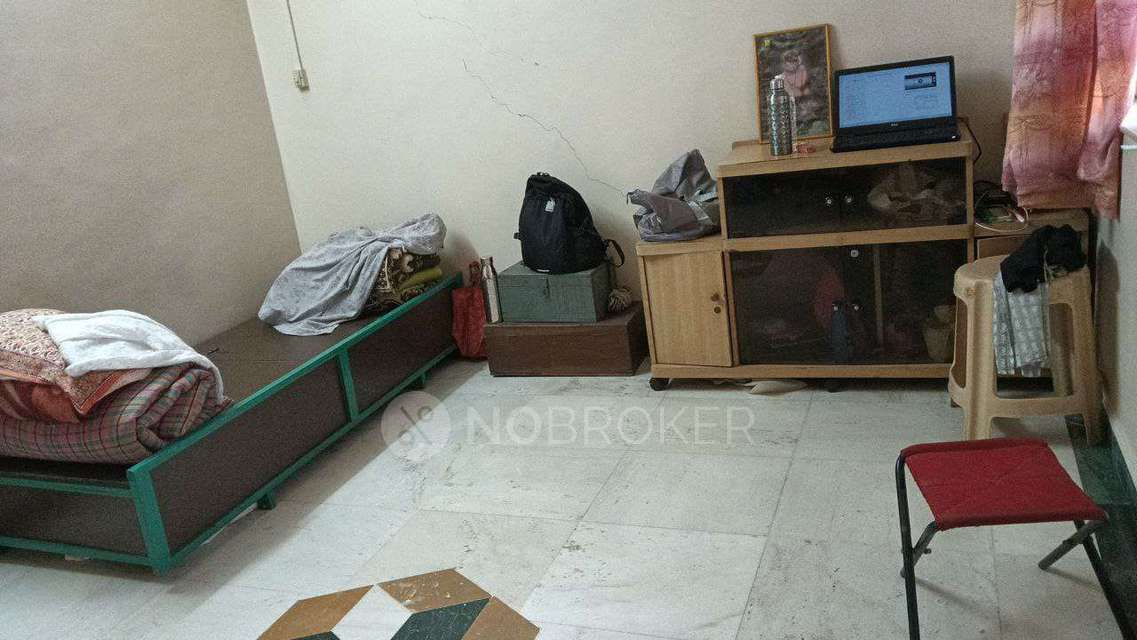 Shared Room for Female In 1 BHK  In Narayan Peth