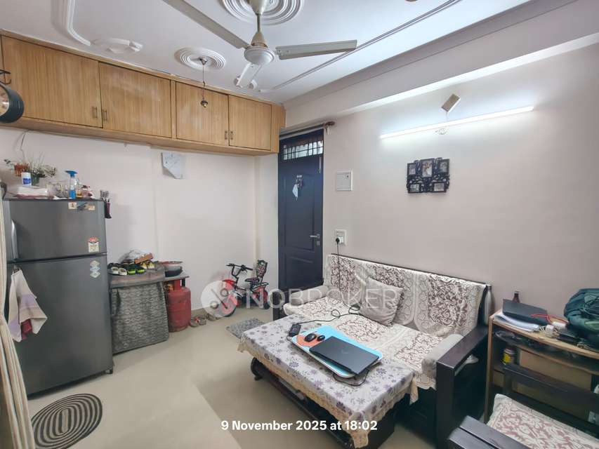 1 BHK Flat In Paryavaran Complex, Saket For Sale  In Sainik Farm