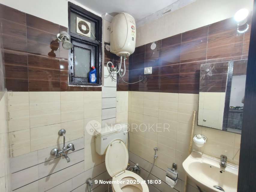1 BHK Flat In Paryavaran Complex, Saket For Sale  In Sainik Farm