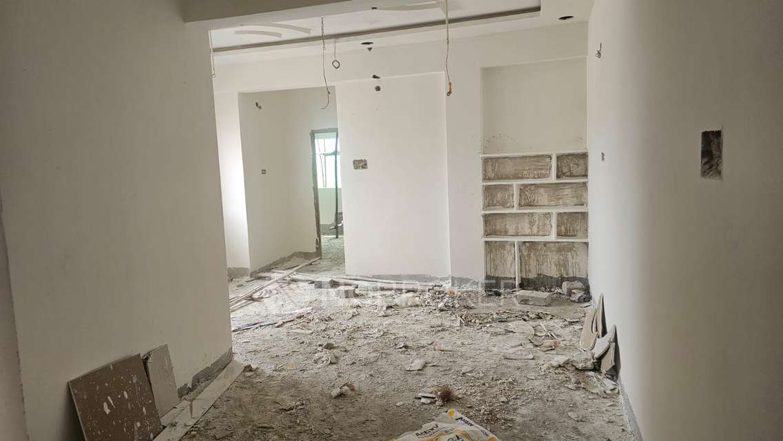 2 BHK Flat In Golden Tower  For Sale  In Hafiz Baba Nagar