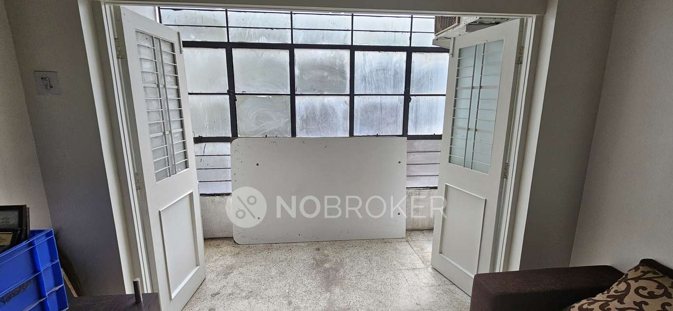 2 BHK Flat For Sale  In Tadiwala Road