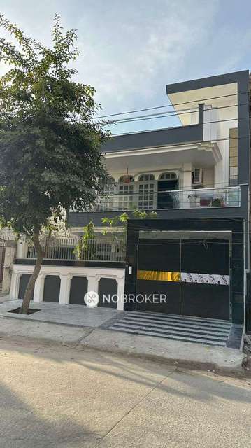 Showroom in Sadar Bazar, Gurgaon for Rent 