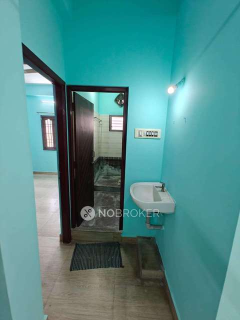 2 BHK Flat In Karthik Apartment, Hasthinapuram For Sale  In Chromepet