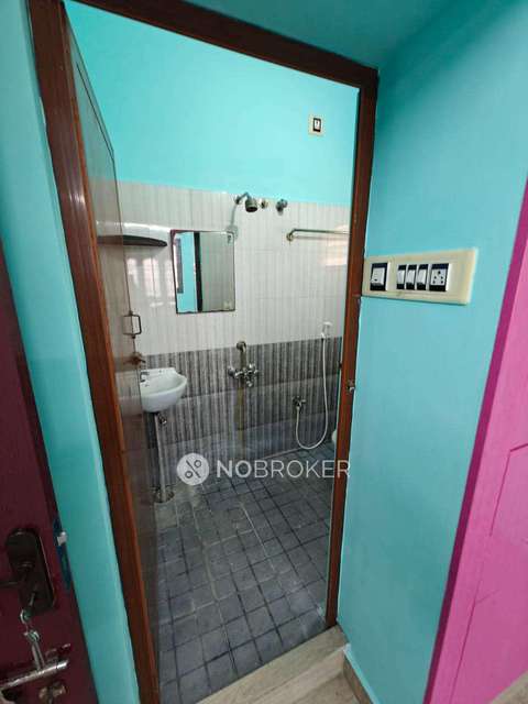 2 BHK Flat In Karthik Apartment, Hasthinapuram For Sale  In Chromepet