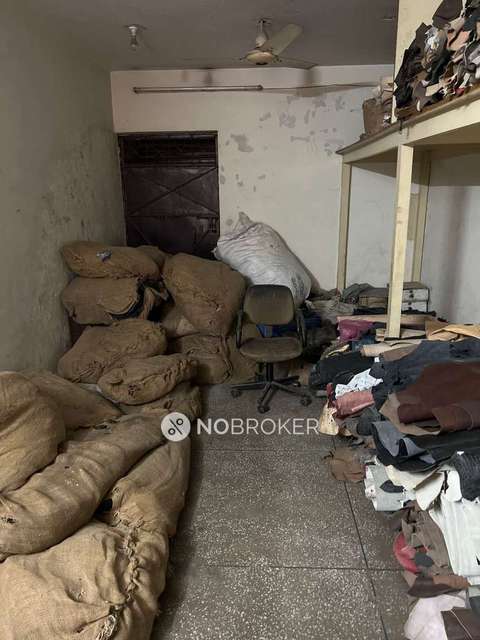 Godown/Warehouse in Karol Bagh, Delhi for sale 