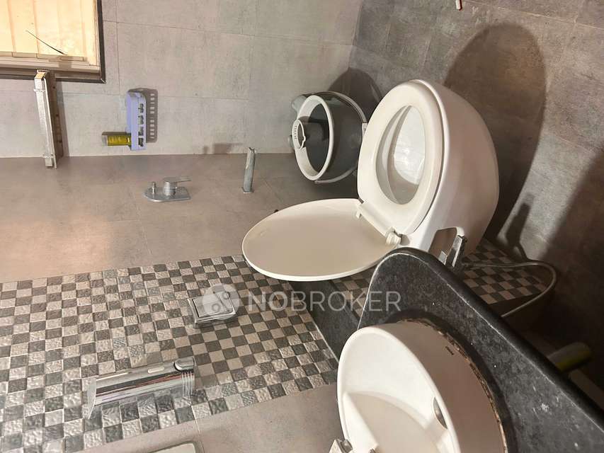 Single Room for Female In 2 BHK  In Raviraj Aureate In Pimple Saudagar