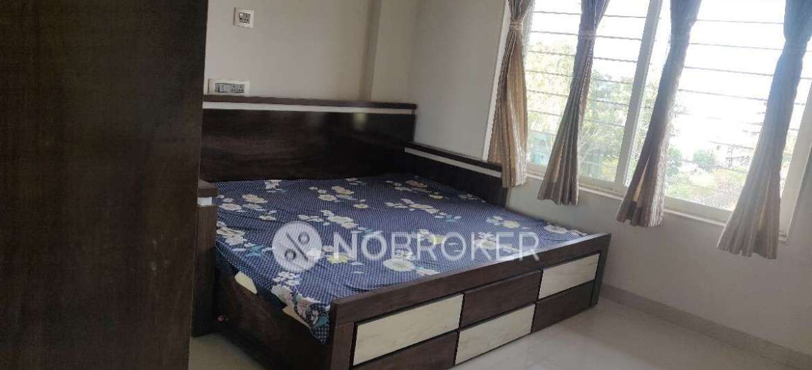 Single Room for Female In 2 BHK  In Raviraj Aureate In Pimple Saudagar