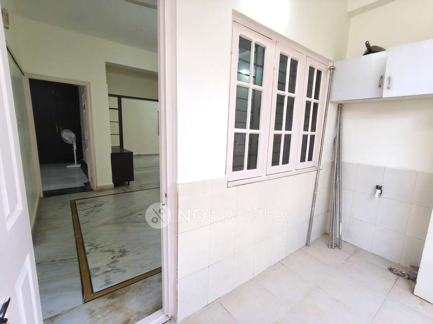 2 BHK Flat In Concrete Sarigama For Sale  In Manikonda