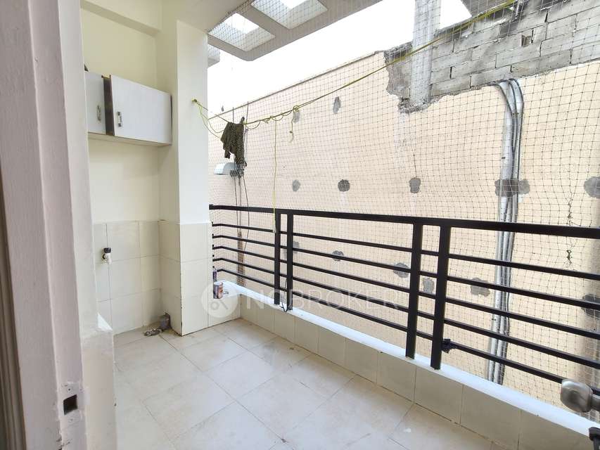 2 BHK Flat In Concrete Sarigama For Sale  In Manikonda