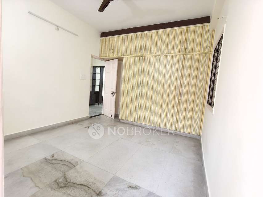 2 BHK Flat In Concrete Sarigama For Sale  In Manikonda