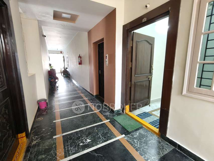 2 BHK Flat In Concrete Sarigama For Sale  In Manikonda
