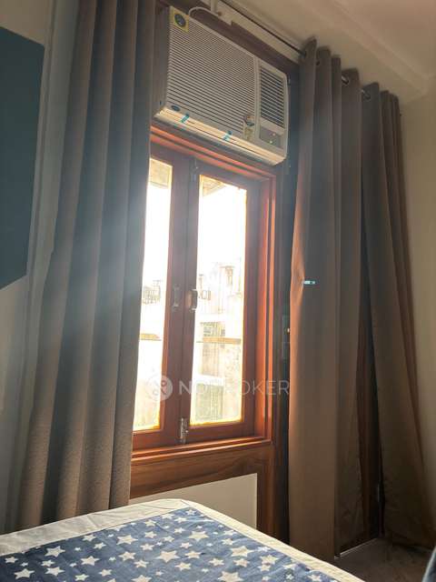 Single Room for Female In 3 BHK  In Apartment  In Panchsheel Park