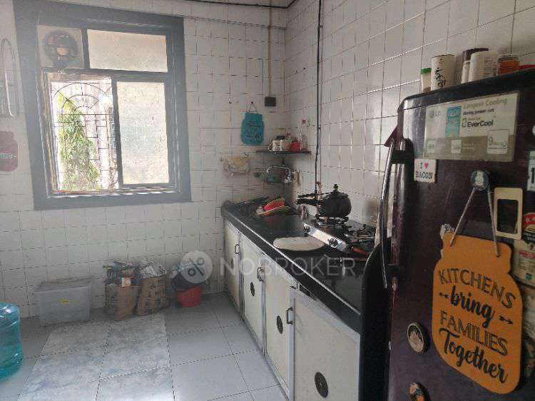 Single Room for Female In 2 BHK  In Nootan Villa In Ghatkopar East