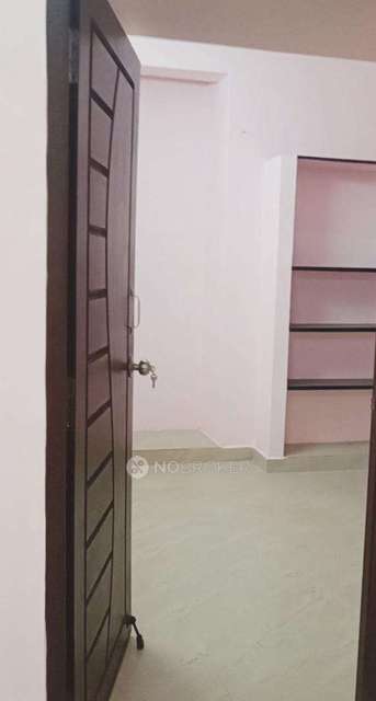 2 BHK Flat In Karan Apartments For Sale  In Mudichur