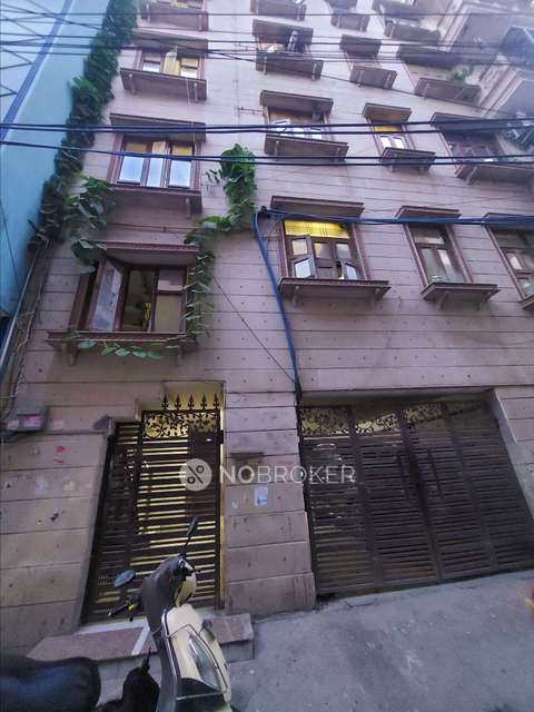 4 BHK Flat In Standalone Building	 For Sale  In Azadpur