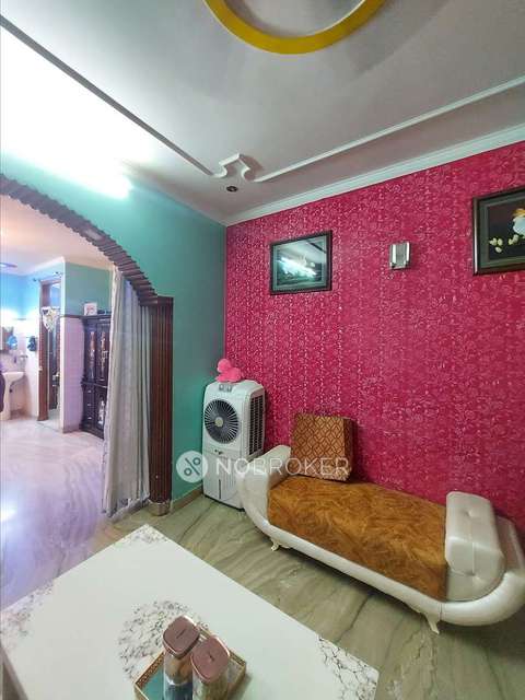 4 BHK Flat In Standalone Building	 For Sale  In Azadpur