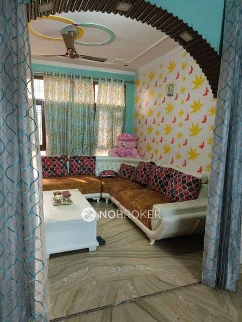 4 BHK Flat In Standalone Building	 For Sale  In Azadpur