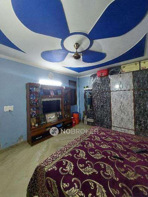 4 BHK Flat In Standalone Building	 For Sale  In Azadpur