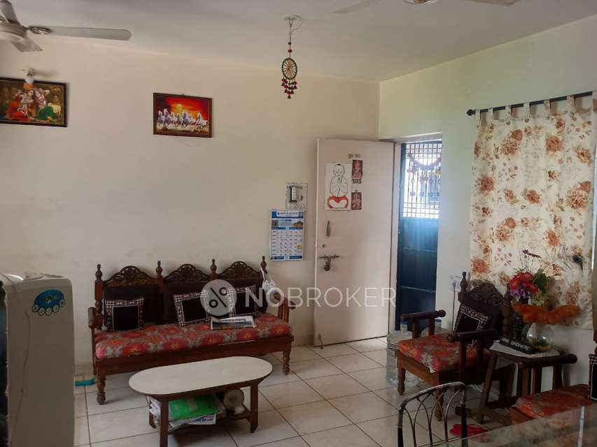 2 BHK Flat In Varun Pavan Chs For Sale  In Dhayari