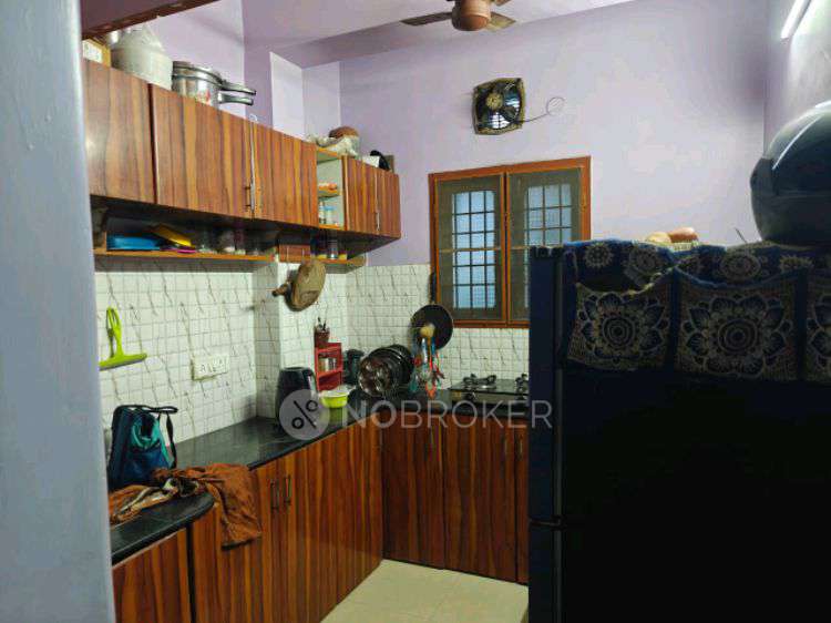 2 BHK Flat In Geetha Flat,perumbakkam Main, 1 St Ratha Nagar Iob Bank Opp For Sale  In Medavakkam