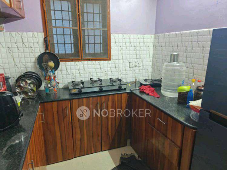 2 BHK Flat In Geetha Flat,perumbakkam Main, 1 St Ratha Nagar Iob Bank Opp For Sale  In Medavakkam