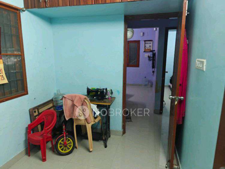 2 BHK Flat In Geetha Flat,perumbakkam Main, 1 St Ratha Nagar Iob Bank Opp For Sale  In Medavakkam