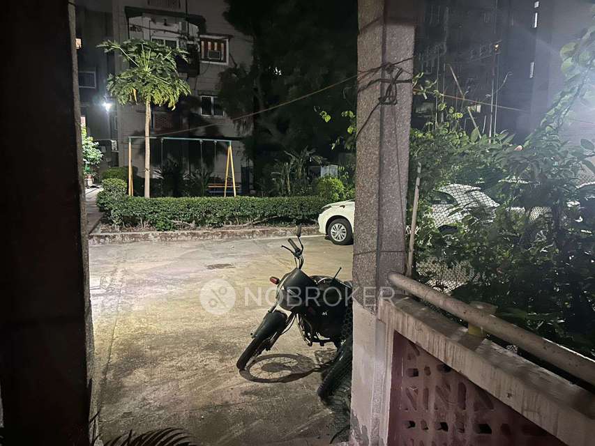 Single Room for Male In 2 BHK  In Kendriya Vihar In Sector 51