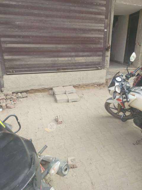 Showroom in Uttam Nagar, Delhi for Rent 