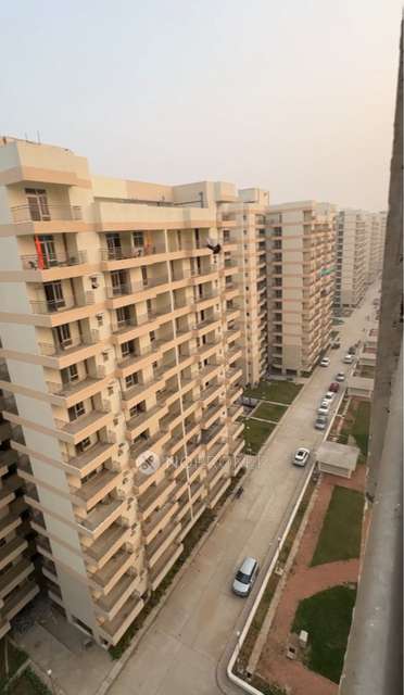 3 BHK Flat In Golf View Condos For Sale  In Golf View Condos