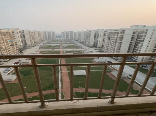 3 BHK Flat In Golf View Condos For Sale  In Golf View Condos