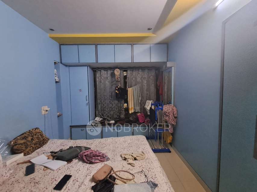 2 BHK Flat In Krishraj Towers, Borivali West For Sale  In Borivali West