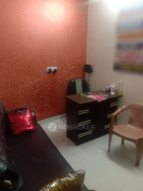 2 BHK Flat for Rent  In Azadpur