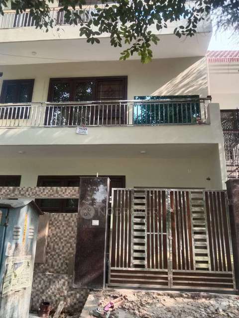 2 BHK Flat In S for Rent  In Alpha 1
