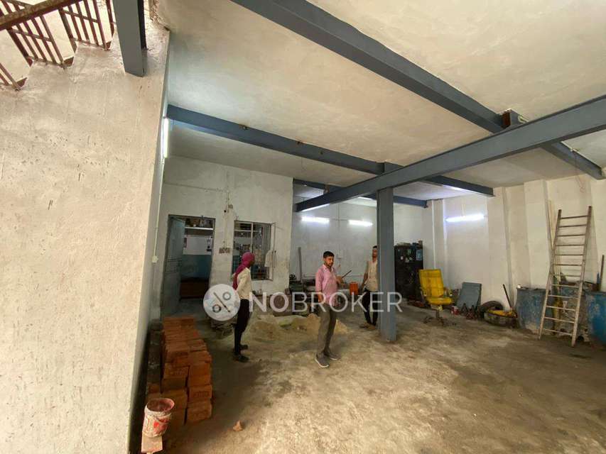 Godown/Warehouse in New Friends Colony, Delhi for Rent 