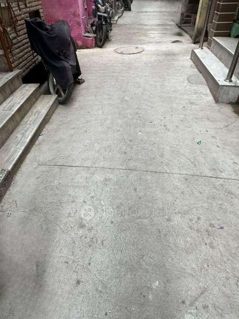 4+ BHK Flat For Sale  In Trilokpuri