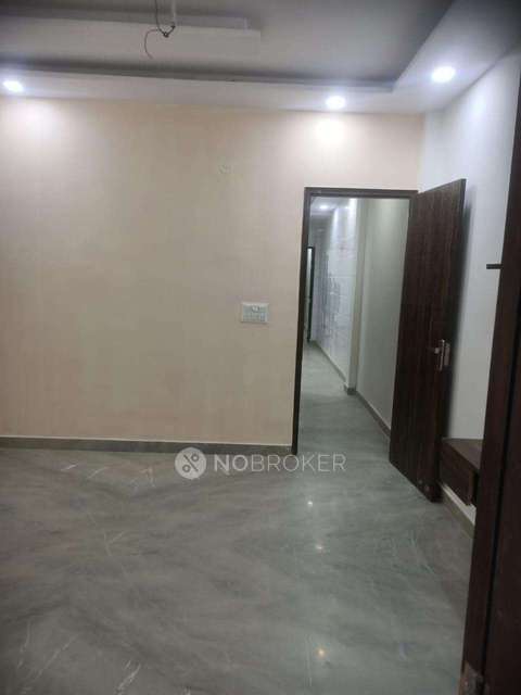 2 BHK Flat For Sale  In Azadpur