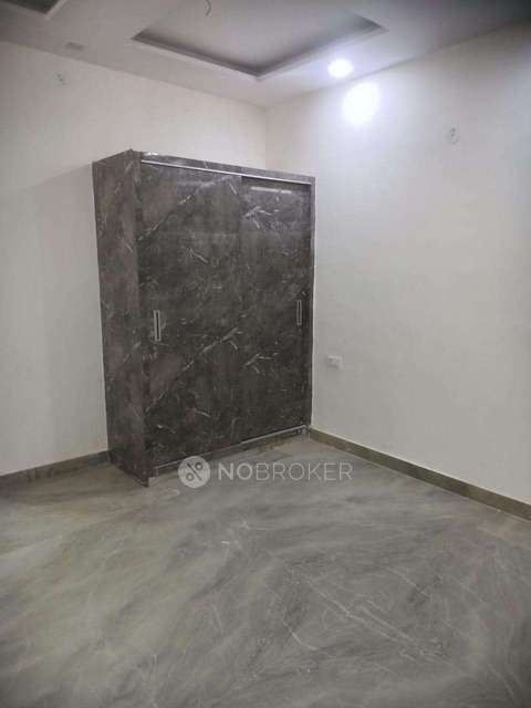 2 BHK Flat For Sale  In Azadpur