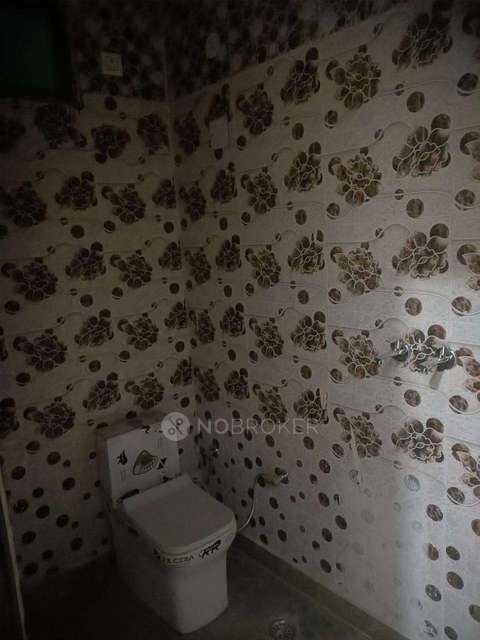 2 BHK Flat For Sale  In Azadpur