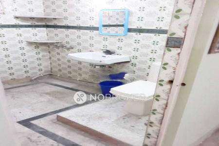 2 BHK Flat In Standalone Building  For Sale  In Civil Lines