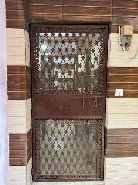 Office Space in Krishna Nagar, Delhi for sale 