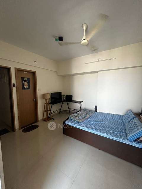 Single Room for Female In 3 BHK  In Nirman Altius, Kharadi In Kharadi