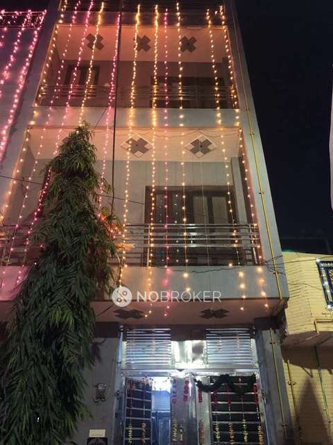 Showroom in Mohan Garden, Delhi for Rent 