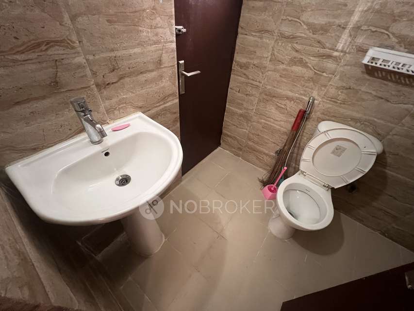 2 BHK Flat In Ajnara Le Garden, Sector 16 For Sale  In Sector 16