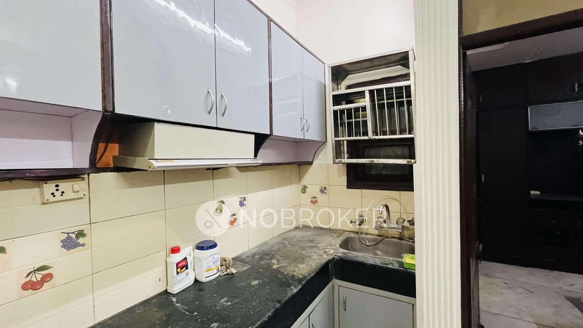 2 BHK Flat In Siddhartha Nagar, Maharani Bagh For Sale  In Maharani Bagh