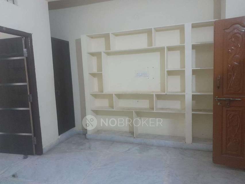 1 BHK House for Rent  In Shamlal Buildings