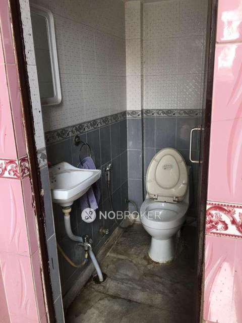 4+ BHK Flat In Standalone Building  For Sale  In Sadh Nagar