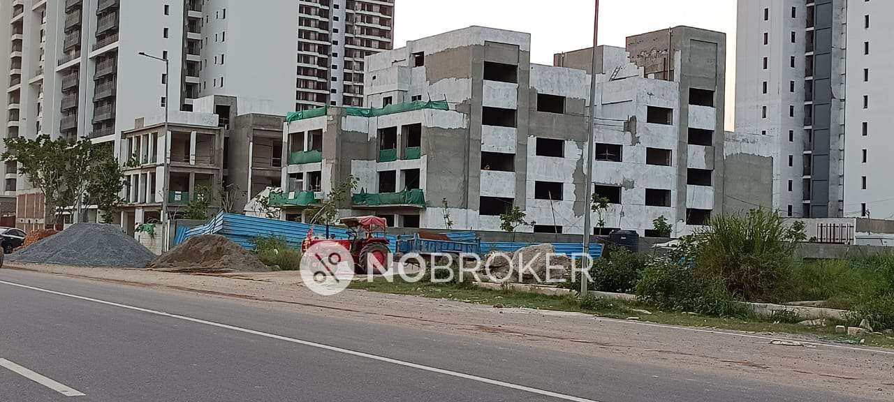 Shop in Sector 43, Noida for Rent 