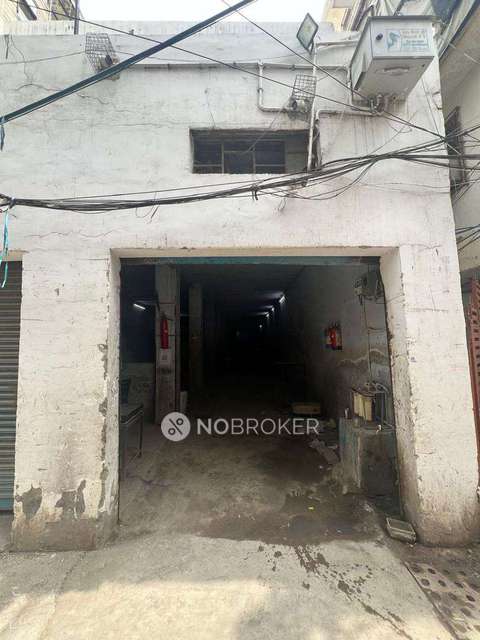 Godown/Warehouse in Subzi Mandi, Delhi for sale 
